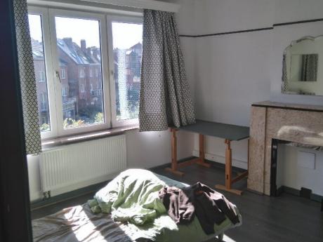 Room in owner's house 20 m² in Namur Bomel-Heuvy